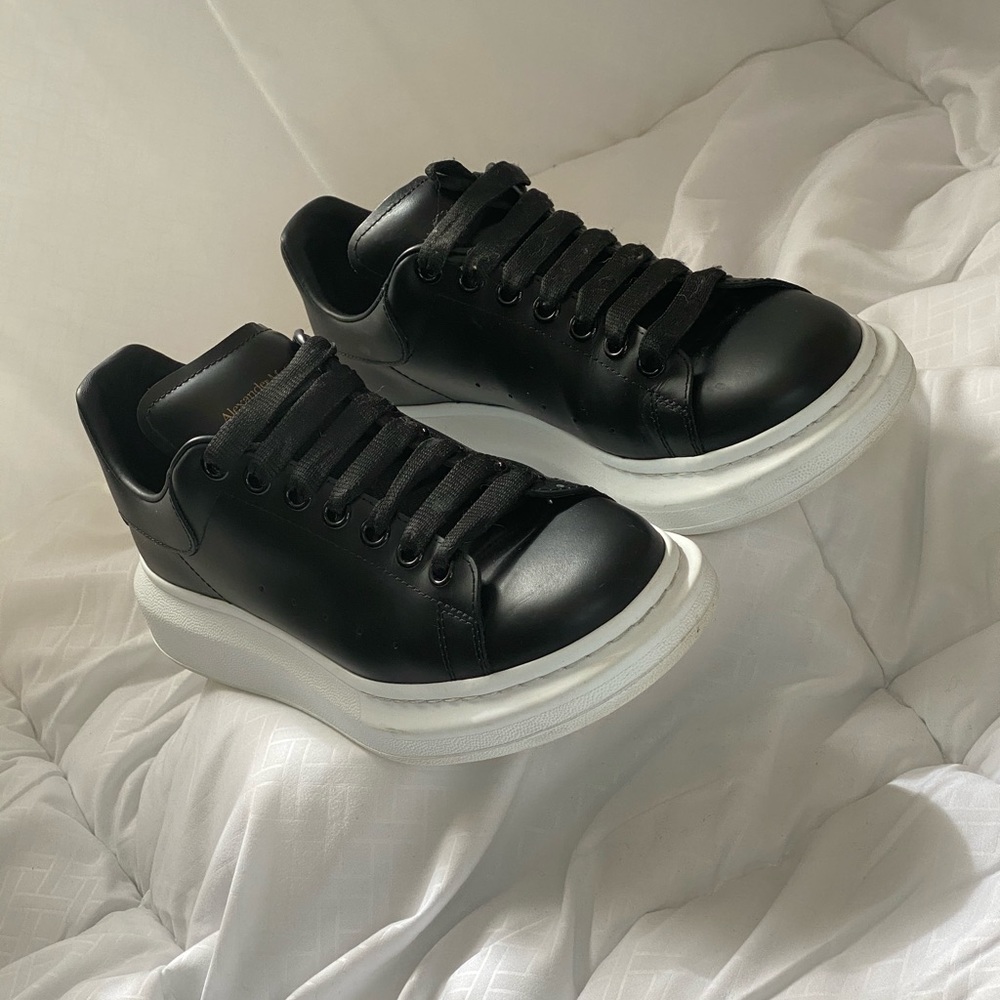 Men’s Bicolor leather low-top sneaker